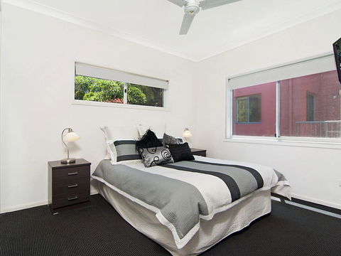 Avalon 3 - Views To Die For - Across The Road From Convent Beach - Geraldton Accommodation 1