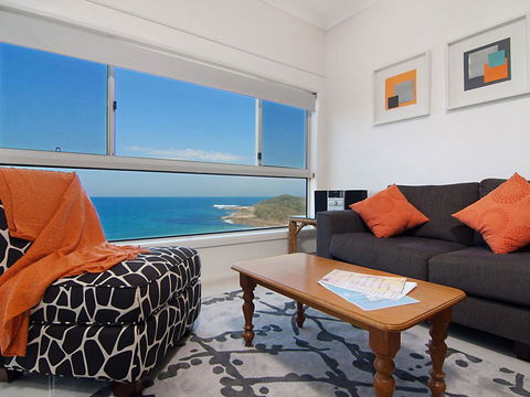 Avalon 3 - Views To Die For - Across The Road From Convent Beach - Geraldton Accommodation 2