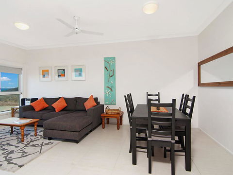 Avalon 3 - Views To Die For - Across The Road From Convent Beach - Geraldton Accommodation 3