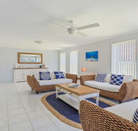 Azure Waters - perfectly positioned with ocean views - Geraldton Accommodation