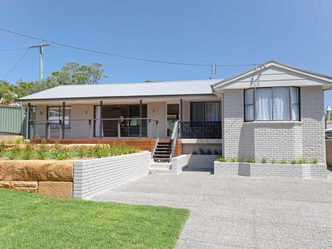 Bay Dream Believer', 16 Verona Road - Pet Friendly, Boat Parking & WIFI - Geraldton Accommodation 0