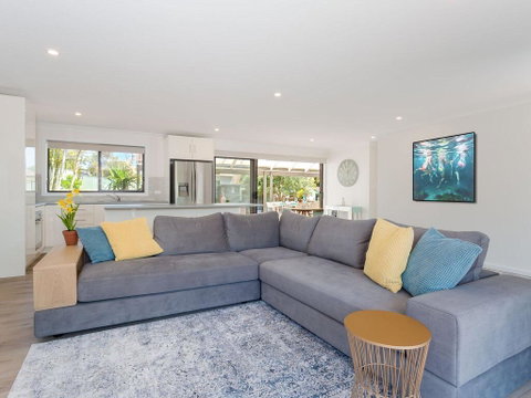 Bay Dream Believer', 16 Verona Road - Pet Friendly, Boat Parking & WIFI - Geraldton Accommodation 1
