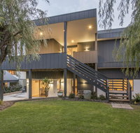 Bay View Retreat - Stunning Ocean Views and 300 metres To Beach - Geraldton Accommodation