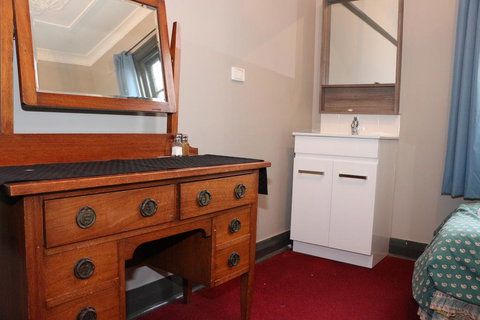 Bayview Hotel - Batemans Bay - Geraldton Accommodation 1