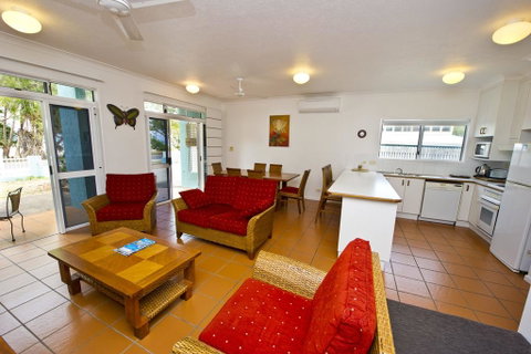 Beachcomber Unit 2 - Geraldton Accommodation 0