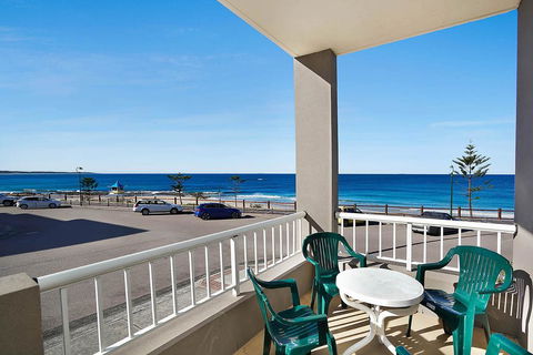 Beachcomer, Unit 1 - The Entrance, NSW - Geraldton Accommodation 0