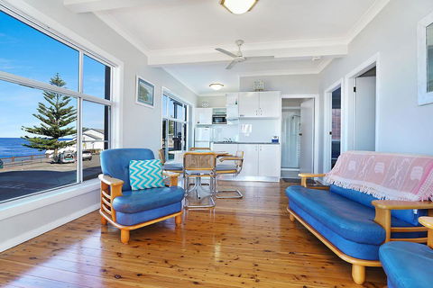 Beachcomer, Unit 1 - The Entrance, NSW - Geraldton Accommodation 3