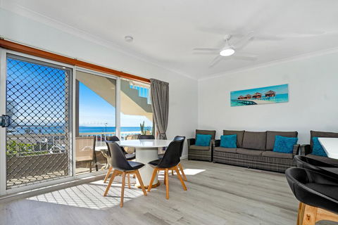 Beachcomer, Unit 2 - The Entrance, NSW - Geraldton Accommodation 3