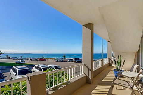 Beachcomer, Unit 2 - The Entrance, NSW - Geraldton Accommodation 1
