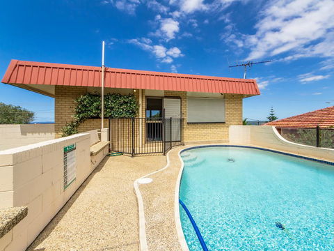 Beachfront Apt With Private Pool - Geraldton Accommodation 2