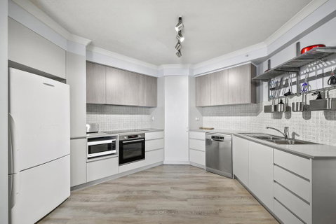 Beachfront Luxury 3 Bedroom In The Heart Of Surfers Paradise - Ocean Views Plus Indoor/outdoor Pool - Geraldton Accommodation 1