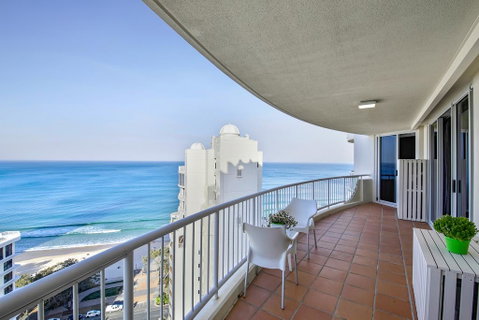 Beachfront Luxury 3 Bedroom In The Heart Of Surfers Paradise - Ocean Views Plus Indoor/outdoor Pool - Geraldton Accommodation 3