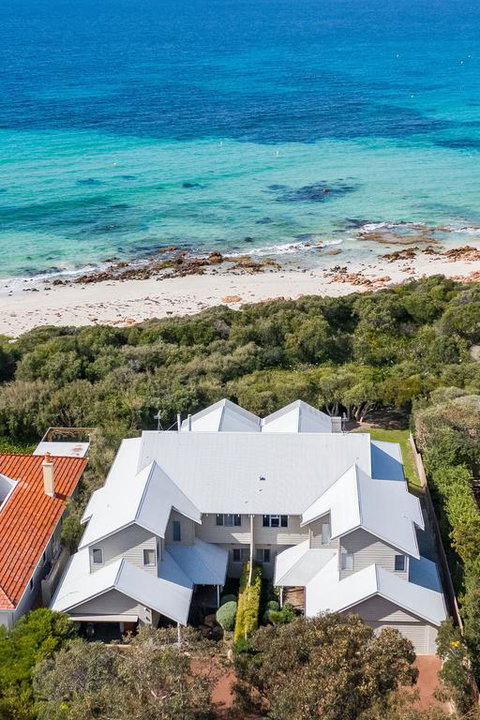 Beachfront On Eagle Bay - Geraldton Accommodation 3