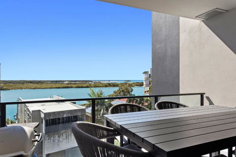 Riverfront 2-Bed With Pool, Sauna, Gym & Views - Geraldton Accommodation 1