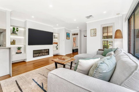 Redbrick Retreat - Generous Coastal Escape - Geraldton Accommodation 1