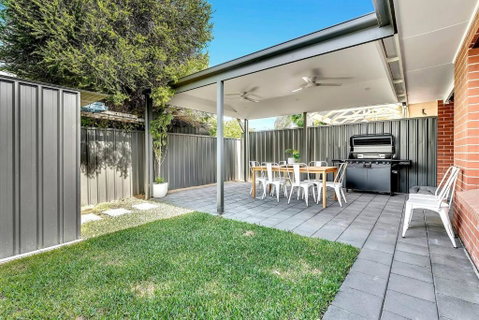 Redbrick Retreat - Generous Coastal Escape - Geraldton Accommodation 3