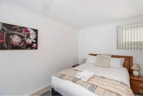 Reel Close! Walk To Everything. Sleeps 6 - Geraldton Accommodation 3