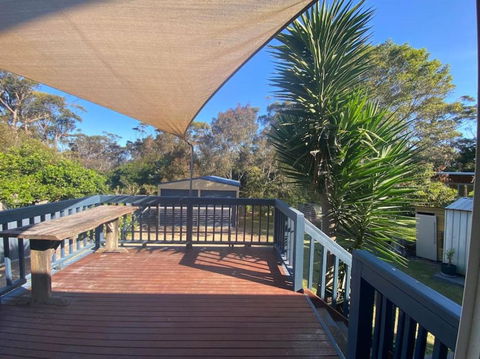 Reel & Relax: 3BR Beach House - Fish, Swim, Surf - Geraldton Accommodation 1