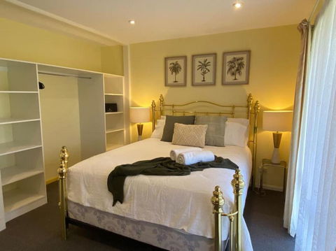 Reel & Relax: 3BR Beach House - Fish, Swim, Surf - Geraldton Accommodation 2