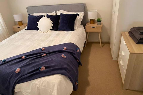Relax In The Spa With Views Opposite Lake Eildon - Geraldton Accommodation 2