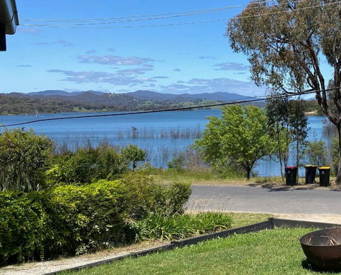 Relax In The Spa With Views Opposite Lake Eildon - Geraldton Accommodation 0