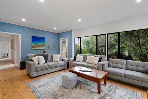 Relaxed Family Beach House - No Linen Included - Geraldton Accommodation 1
