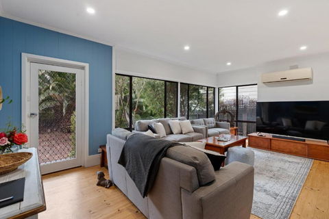 Relaxed Family Beach House - No Linen Included - Geraldton Accommodation 2