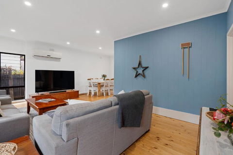 Relaxed Family Beach House - No Linen Included - Geraldton Accommodation 3