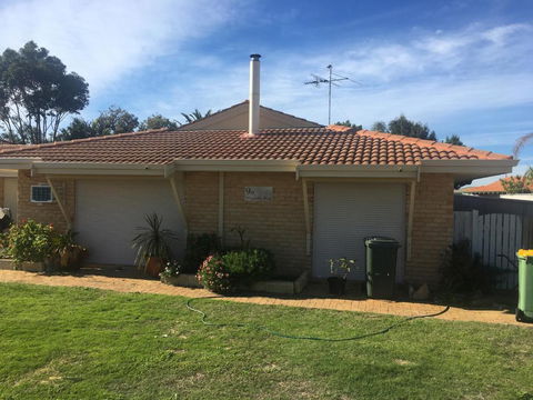Relaxed Ocean View - Geraldton Accommodation 0