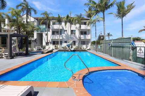 Resort Style Holiday - Geraldton Accommodation 0