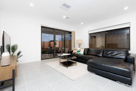 ResortStyle 4BR House With Parking - Geraldton Accommodation 3