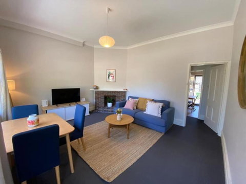 Retro Apt 6 Mins To Victoria Quay - Geraldton Accommodation 0