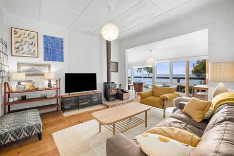 Retro Beach Vibes - Geraldton Accommodation 1