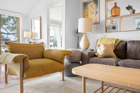 Retro Beach Vibes - Geraldton Accommodation 3