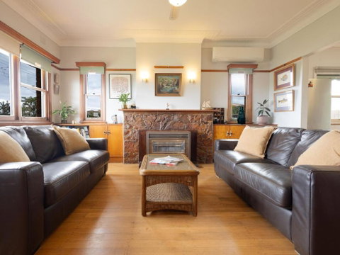 Retro Retreat - Geraldton Accommodation 1