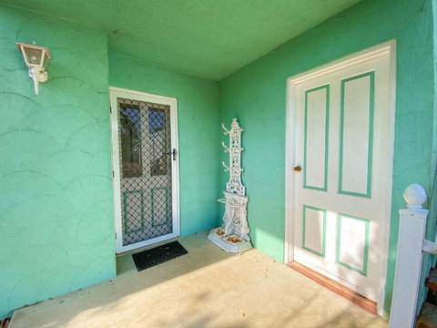 Rio Vista - Burrum Heads - Riverfront - 2BR - Large Yard - Geraldton Accommodation 3