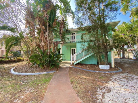 Rio Vista - Burrum Heads - Riverfront - 2BR - Large Yard - Geraldton Accommodation 2