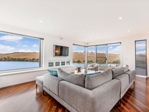 River Reveal - Geraldton Accommodation 1