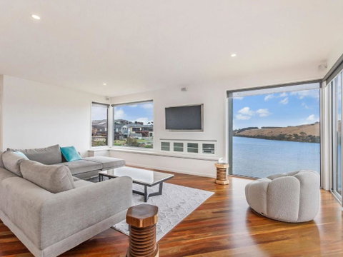 River Reveal - Geraldton Accommodation 0