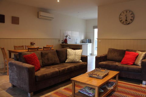 River Rock Cottage Centrally Located And Dog Friendly - Geraldton Accommodation 0