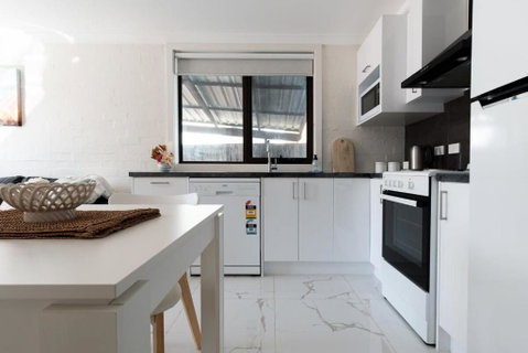Riverside Gem With Parking And WiFi - Geraldton Accommodation 3