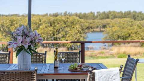 Riverside Retreat, Coolangatta, Near Seven Mile Beach - Geraldton Accommodation 2