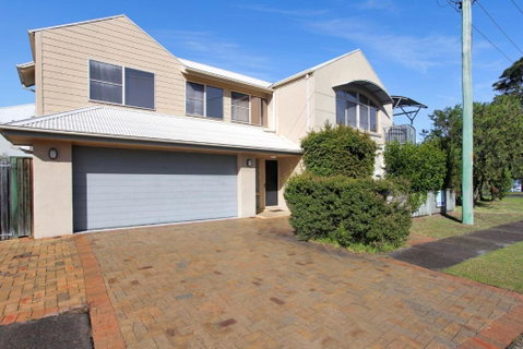 Riverside Views Hawks Nest - Geraldton Accommodation 0