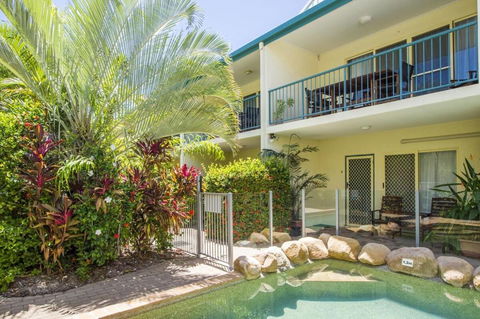 SAILS 9 Beachfront Getaway Horseshoe Bay - Geraldton Accommodation 2