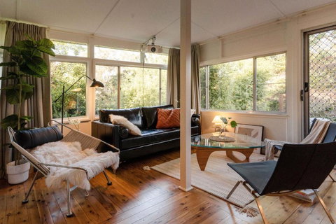 Romantic Garden Cottage With Home Cinema - Geraldton Accommodation 3