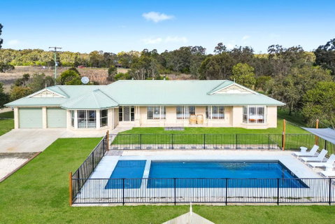 Roads End With Games Barn Ponies Alfresco Dining - Geraldton Accommodation 0