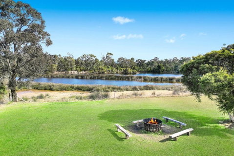 Roads End With Games Barn Ponies Alfresco Dining - Geraldton Accommodation 3