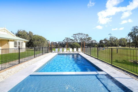 Roads End With Games Barn Ponies Alfresco Dining - Geraldton Accommodation 1