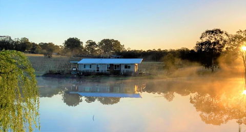 Romantic Lakehouse Set In A Private Vineyard In The Hunter Valley - Geraldton Accommodation 1