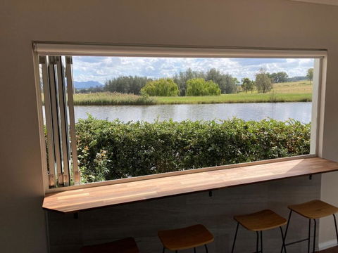 Romantic Lakehouse Set In A Private Vineyard In The Hunter Valley - Geraldton Accommodation 3